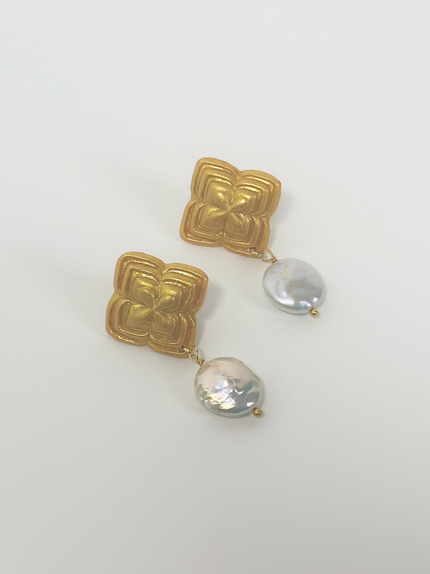 GOLD PETALS AND PEARL DROP