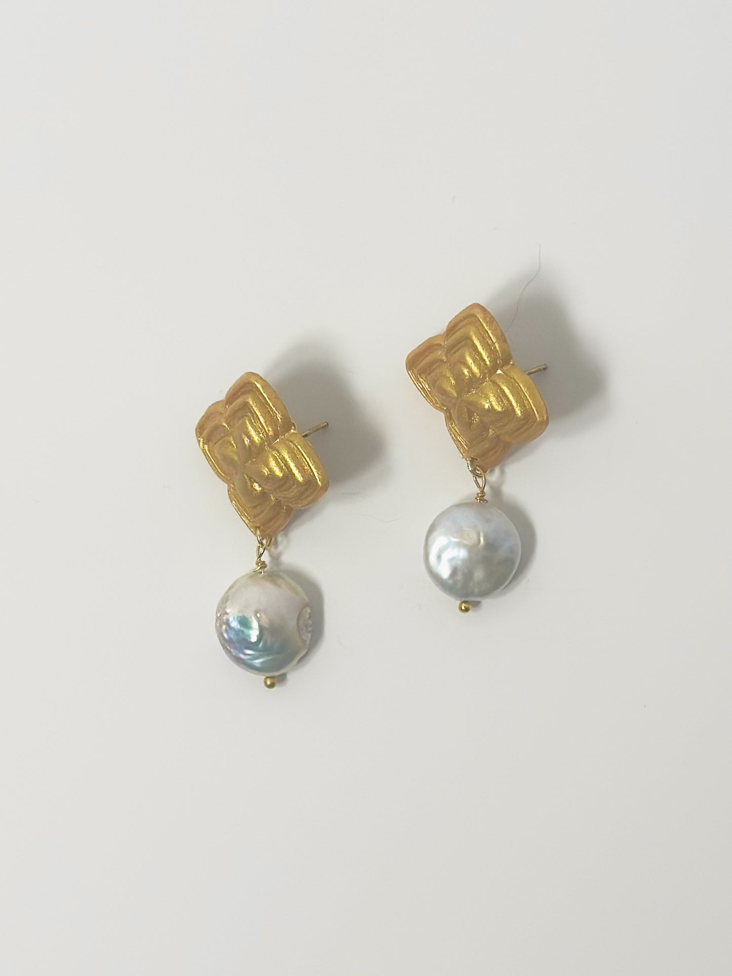 GOLD PETALS AND PEARL DROP