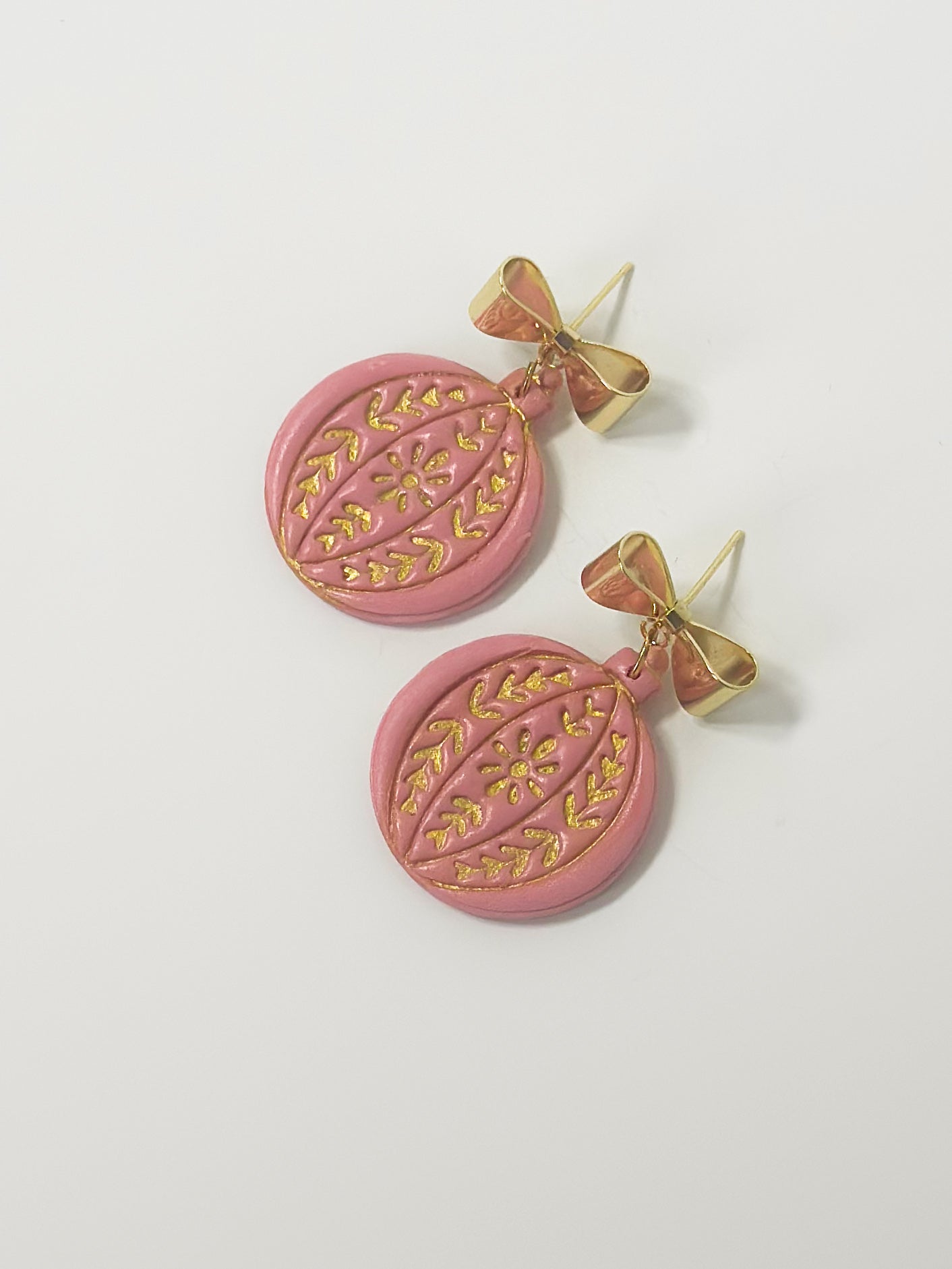 HOLIDAY: FOLK ORNAMENT EARRING WITH BOW