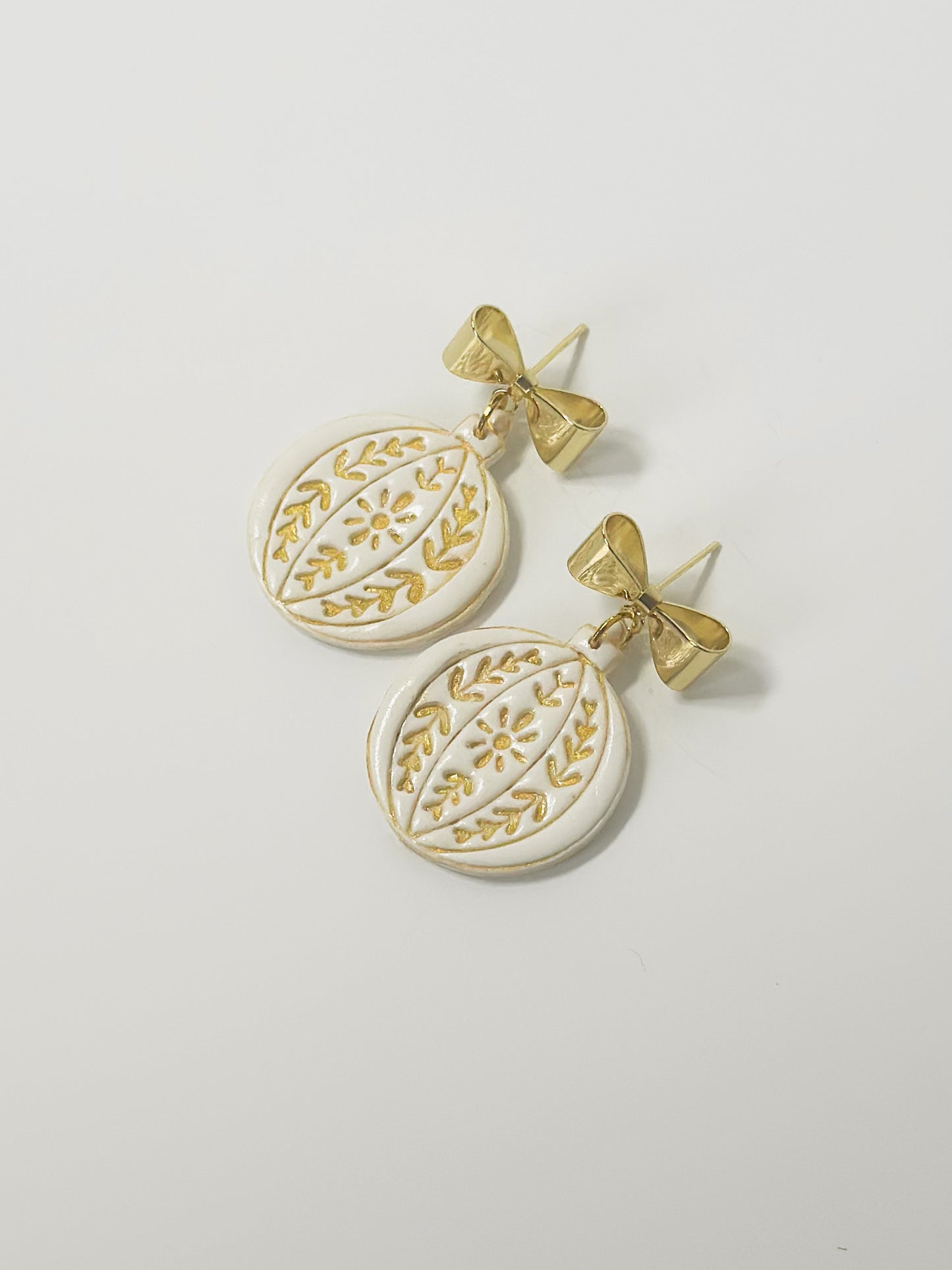 HOLIDAY: FOLK ORNAMENT EARRING WITH BOW