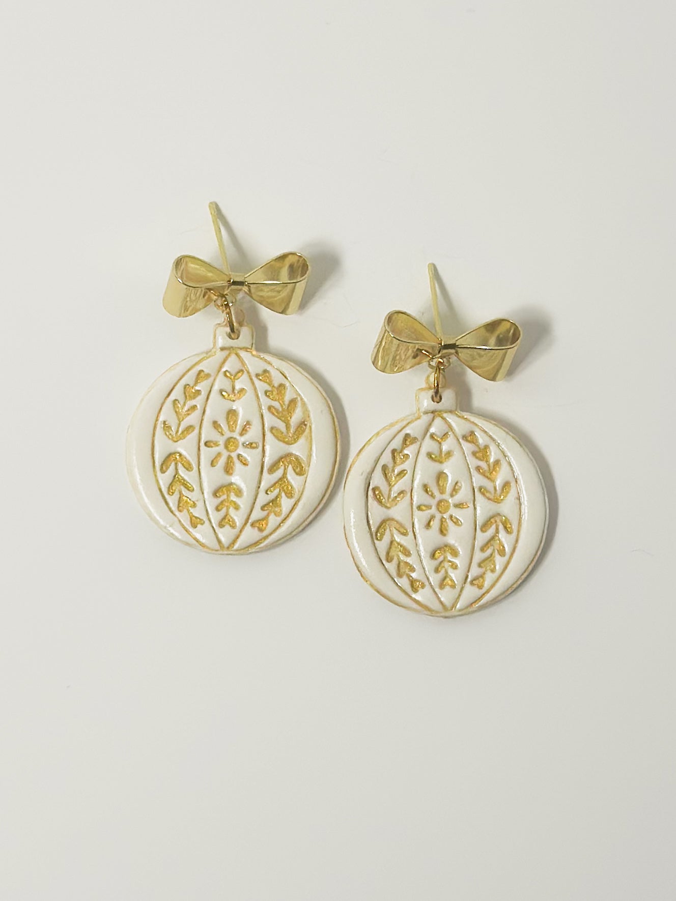 HOLIDAY: FOLK ORNAMENT EARRING WITH BOW