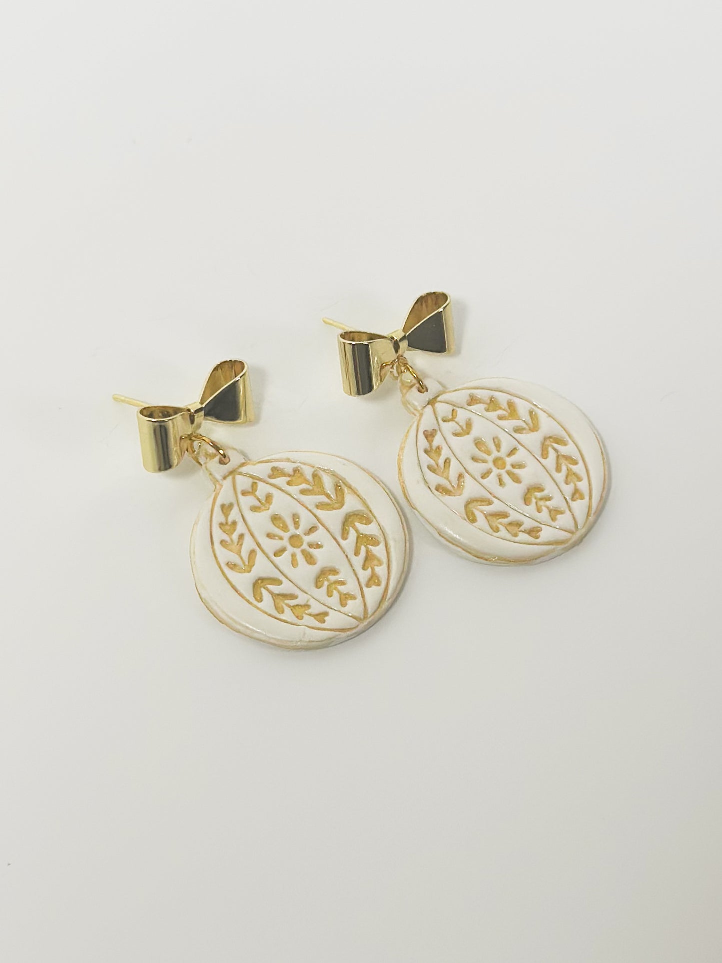 HOLIDAY: FOLK ORNAMENT EARRING WITH BOW