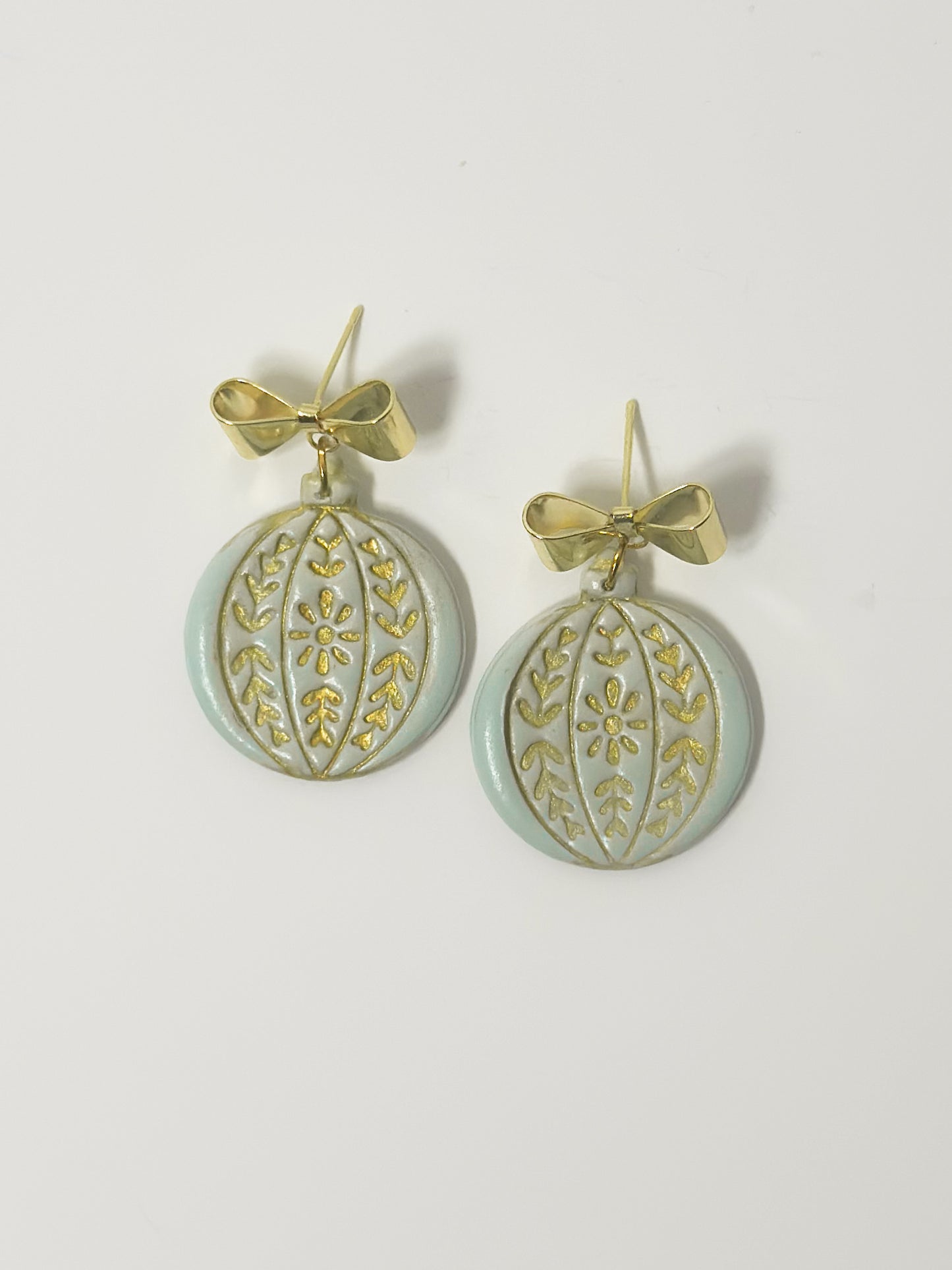 HOLIDAY: FOLK ORNAMENT EARRING WITH BOW