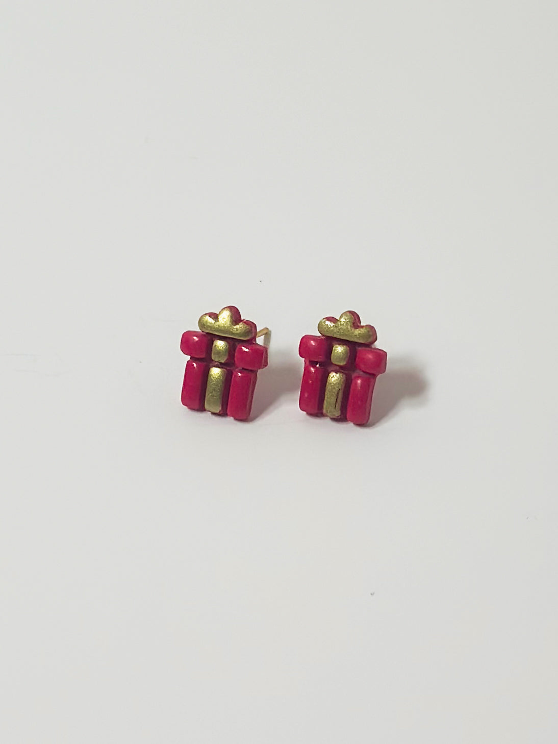 HOLIDAY: FESTIVE STUD EARRINGS