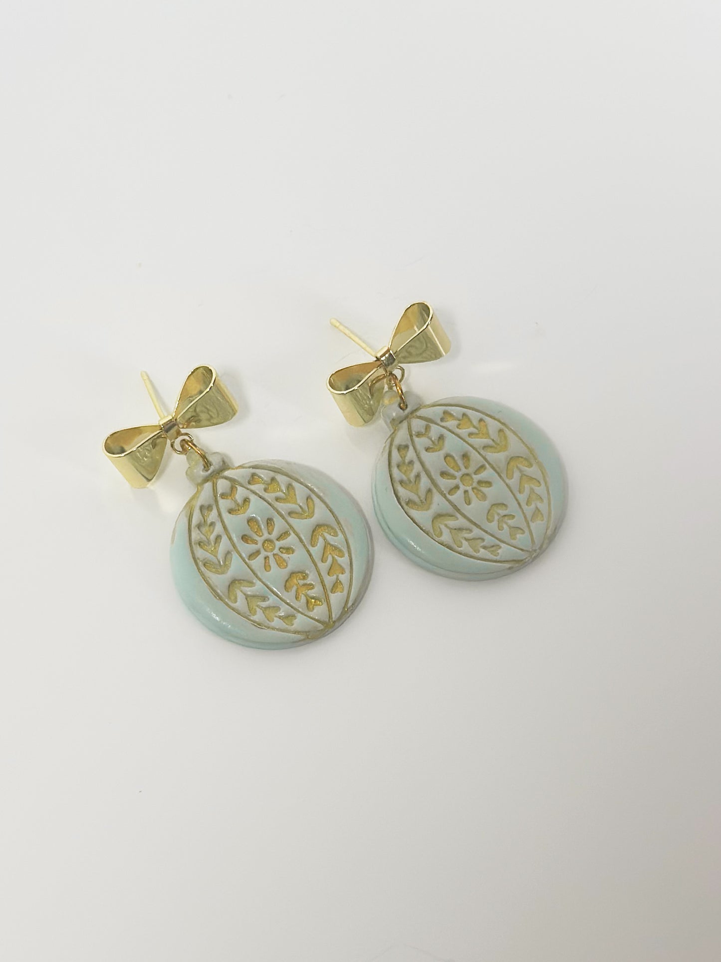 HOLIDAY: FOLK ORNAMENT EARRING WITH BOW