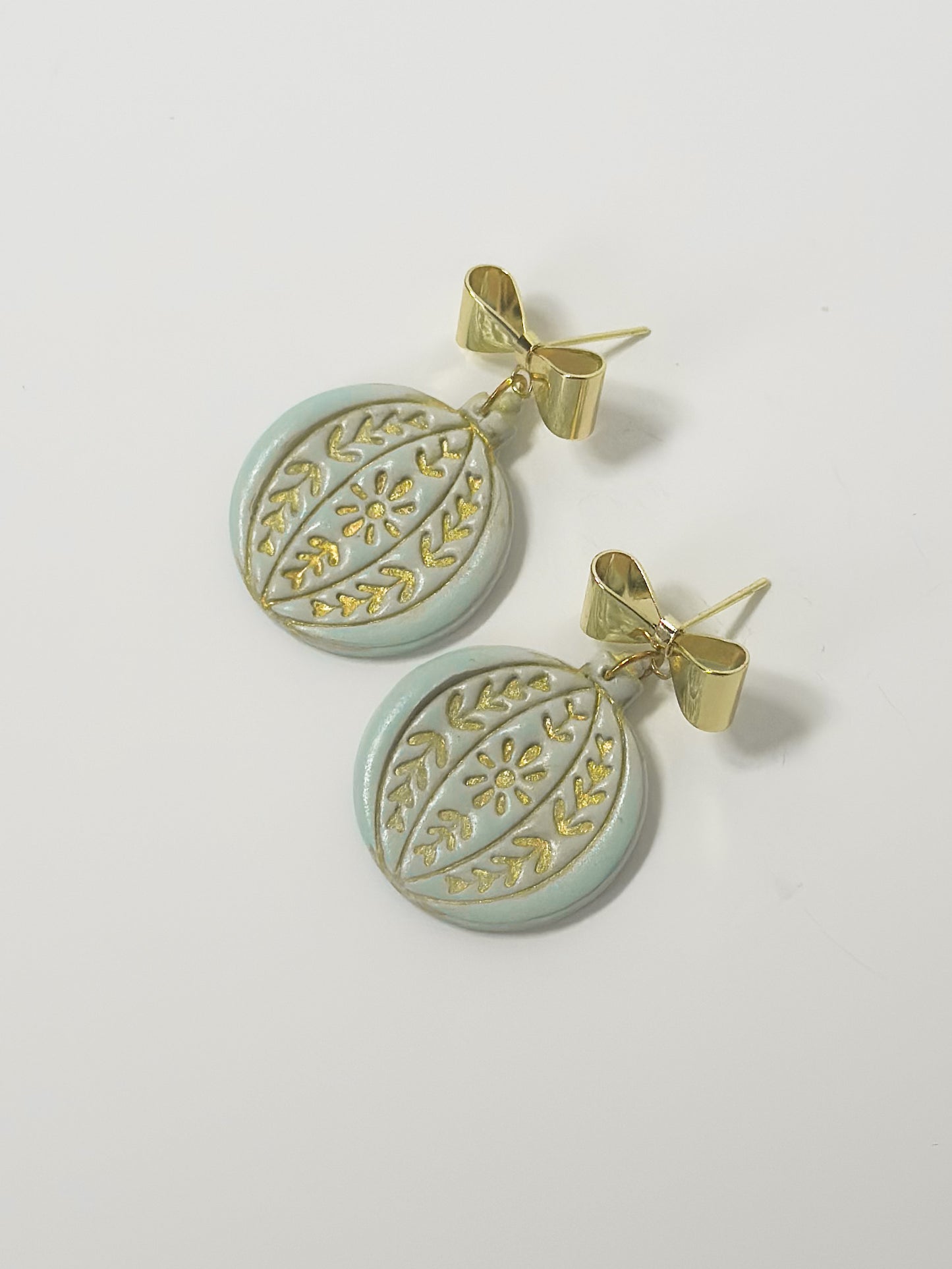 HOLIDAY: FOLK ORNAMENT EARRING WITH BOW