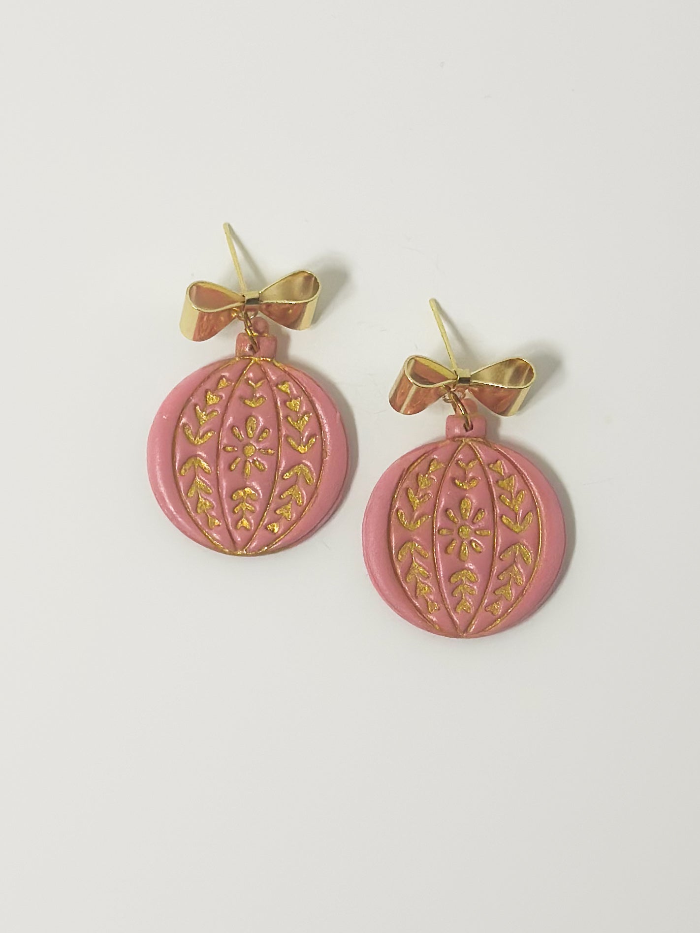 HOLIDAY: FOLK ORNAMENT EARRING WITH BOW