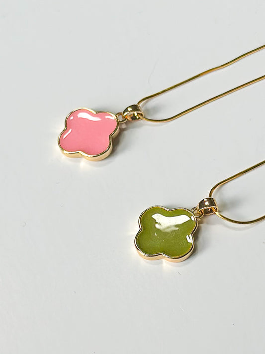 COLORFUL QUATREFOIL NECKLACE